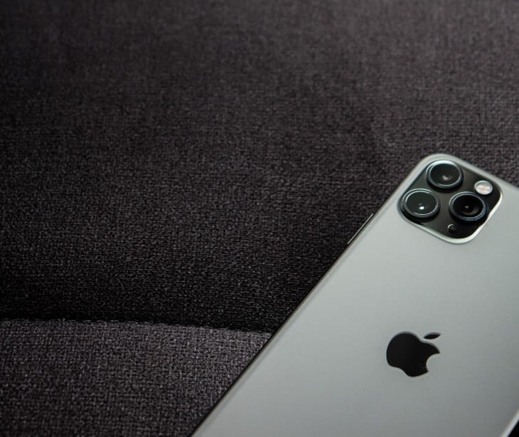 Image of the back of a silver I-Phone. 