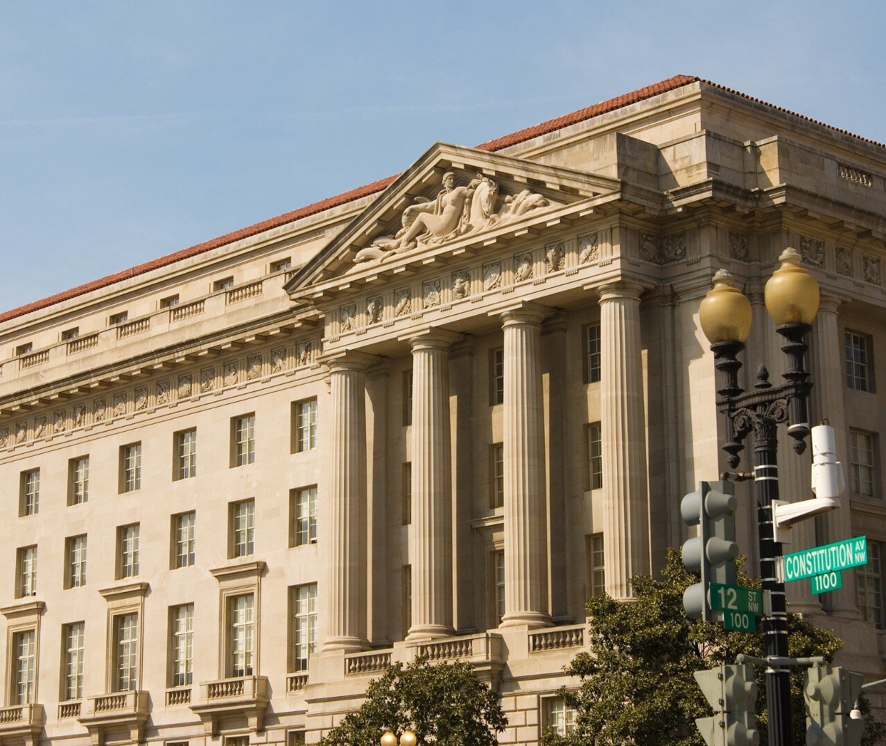 Image of the outside of the Department of Justice. 
