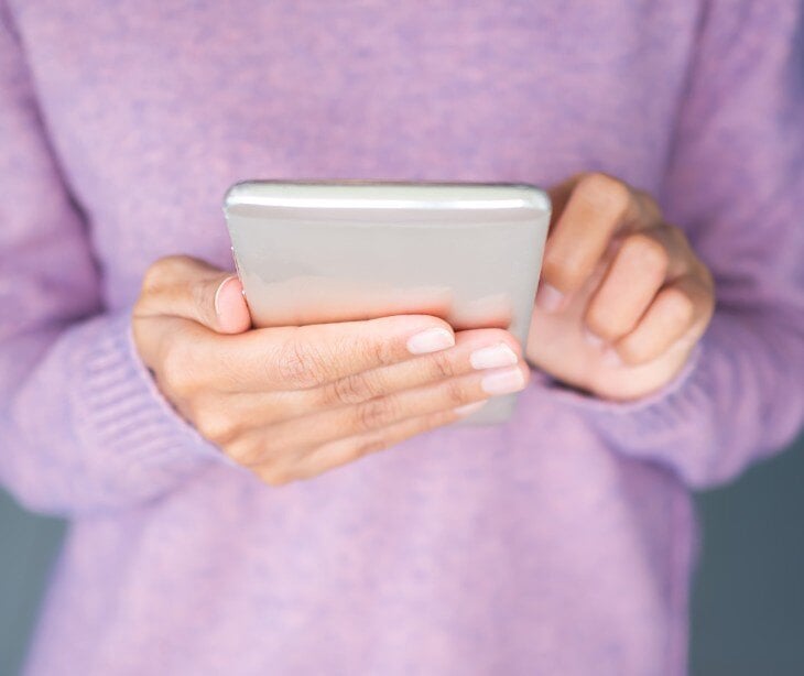 An image of a person texting for a blog about can you text PHI internally?